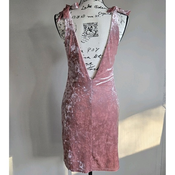 H&M Pink Mini Dress Sz 2 Crushed Velvet V-neck with Adjustable Straps Sexy Party - Picture 3 of 6